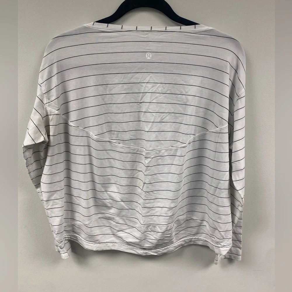 Lululemon Back In Action Long Sleeve Short Serve Stripe White Black Stripe Sz 6